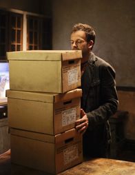 Elementary – Versucht, einen Fall von Kindesentführung aufzudecken: Sherlock (Jonny Lee Miller) ...