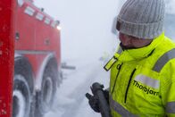 Ice Road Rescue - Extremrettung in Norwegen – Torbjoern battling the blizzard. (National Geographic)