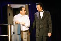 Monk – (v.li.) Tony Shalhoub (Adrian Monk), Steve Valentine (Karl Torini).