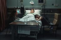 All or Nothing – (v.li.) Alison Garland (Rachel Bassett), Timothy Spall (Phil Bassett), Lesley Manville (Penny Bassett).