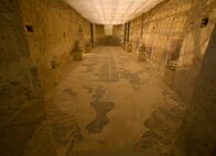 Große Völker der Geschichte – Mosaiken in der Villa Romana del Casale auf Sizilien: Der Raum gehört zu den Thermen, dem antiken SPA. Die Römer widmeten sich täglich und ausführlich der Körperpflege.
