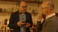 SMS - Schwanke meets Science – moderator Karsten Schwanke im Deutschen Apotheken-Museum im Heidelberger Schloss. Mathematik eröffnet neue Chancen in der Therapie, meint Professor Hesse.