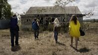 Charlie's Farm – L-R: Mick (Sam Coward), Jason (Dean Kirkright), Natasha (Tara Reid) und Melanie (Allira Jaques)