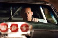 Fast & Furious - Neues Modell. Originalteile. – Dom (Vin Diesel) kehrt in die USA zurück und findet sich plötzlich mitten in FBI-Ermittlungen gegen einen Drogenboss wieder ...