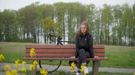 Die Ernährungs-Docs – Bewegt sich gerne – wenn ihr Körper sie lässt: Lisa S. fährt mit dem Fahrrad zur Arbeit, doch auf dem Rückweg muss sie manchmal eine Zwangspause einlegen, zu ausgelaugt ist sie dann.