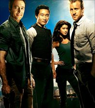 Hawaii Five-0 – (2. Staffel) - Kämpfen gegen das organisierte Verbrechen auf den sonnenverwöhnten Stränden von Hawaii: Steve McGarrett (Alex O'Loughlin, l.), Danny Williams (Scott Caan, r.), Chin Ho Kelly (Daniel Dae Kim, 2.v.l.) und Kono Kalakaua (Grace Park, 2.v.r.) ...