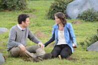 How I Met Your Mother – Gemeinsam versuchen sie, das Medaillon zu finden: Robin (Cobie Smulders, r.) und Ted (Josh Radnor, l.) ...