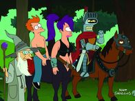 Futurama – Traum oder Realität? Dr. Hubert (l.), Fry (2.v.l.), Leela (2.v.r.) und Bender (r.) sind in einer Welt gefangen, die der Roboter für sein Rollenspiel erschaffen hat ...