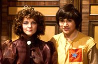 Doctor Who – Nyssa (Sarah Sutton, l.) und Adric (Matthew Waterhouse)