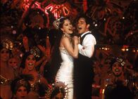 Moulin Rouge – Gemeinsam auf Wolke sieben: Nicole Kidman als Kurtisane Satine, Ewan McGregor als Dichter Christian