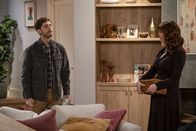 B Positive – Drew Dunbar (Thomas Middleditch, l.); Julia (Sara Rue, r.)