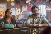 Baskets – Martha Brooks (Martha Kelly, l.); Chip Baskets (Zach Galifianakis, r.)
