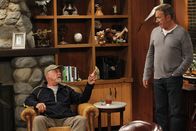 Last Man Standing – Ed (Hector Elizondo, l.); Mike (Tim Allen, r.)