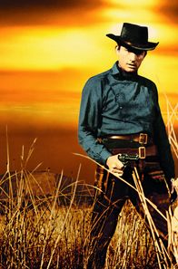 Bravados – Jim Douglass (Gregory Peck) ist ein rechtschaffener, gottesfürchtiger Farmer und Familienvater, bis in seiner Abwesenheit seine Ranch überfallen und seine Frau vergewaltigt und ermordet wird ...