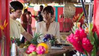Deadly Tropics – Kevin (Marin Judas) will mehr, als nur mit Mélissa (Sonia Rolland) befreundet sein und setzt deshalb alles auf eine Karte.