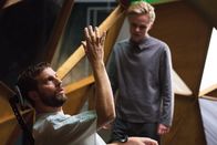 Upgrade – Durch einen Computerchip wird ein medizinisches Wunder wahr: Logan Marshall-Green als Grey Trace, Harrison Gilbertson als Eron Keen