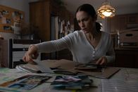 Revival – Melanie Scrofano als Dana Cypress