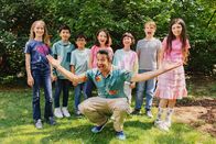 Das Wunder Du – (v.li.): Flora, David, Max, Isabel, Omar Sarsam, Carmen, Valentin, Aresu.