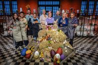 Das große Promibacken - Osterspezial – (v.l.n.r.) Christina Hänni; Luca Hänni; Jochen Schropp; Kim Fisher; Bettina Schliephake-Burchardt; Enie van de Meiklokjes; Christian Hümbs; Ulla Kock am Brink; Oliver Kalkofe