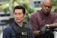 Hawaii Five-0 – Das Team untersucht den mysteriösen Tod eines wohlhabenden Einsiedlers, während Adam von der Yakuza entführt wird: Grover (Chi McBride, r.) und Chin (Daniel Dae Kim, l.) ...