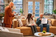 Extended Family – (v.l.n.r.) Jim Kearney (Jon Cryer); Julia Mariano (Abigail Spencer); Trey Taylor (Donald Faison)