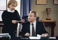 Um Himmels Willen – Bürgermeister Wöller (Fritz Wepper, r.) und Marianne Laban (Andrea Wildner, l.) bei der Arbeit.