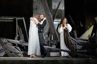 Ponchiellis "La Gioconda" in Neapel (ARTE) – Fünfzig Jahre nach der letzten Aufführung bringt das Teatro San Carlo in Neapel die "Gioconda" mit Anna Netrebko (re.) in der Titelrolle auf die Bühne. Jonas Kaufmann (Mi.) als Enzo Grimaldo, der Mann zwischen zwei Frauen
