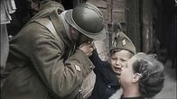 Apokalypse Zweiter Weltkrieg – SCREEN GRAB: Ein Offizier der französischen Fremdenlegion fährt nach Narvik. Algerien, Siddi-bel-Abbes, 1940. (Credit: CC & C)