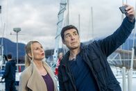 All Yours – Cass (Nicollette Sheridan, l.); Matthew (Dan Payne, r.)