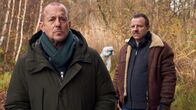 Ein Mädchen wird vermisst – Für Ingo Thiel (Heino Ferch, l.) und Winni (Ronald Kukulies, r.) wird es zur traurigen Gewissheit: die 14-jährige Nele ist einem Verbrechen zum Opfer gefallen.