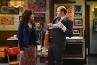 Superior Donuts – Randy (Katey Sagal, l.); Tush (David Koechner, r.)