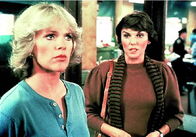Cagney & Lacey – D'où viennent le charme et l'énergie de Big Apple ? Quelles seront les tendances qui débarqueront demain en France et celles qui ne traverseront jamais l'Atlantique ? New-York, New-York est non seulement un magazine sur les us et coutumes de cette ville mythique mais aussi un véritable city guide qui permet de découvrir les meilleures adresses et les bons plans en matière de shopping, de loisirs' Grâce à Juliette Longuet, la ville n'aura plus de secret pour vous.