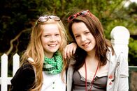 Karla & Katrine – Karla (Elena Arndt-Jensen, li.) und Katrine (Nanna Finding, re.) sind beste Freundinnen, doch ihre Freundschaft wird auf eine harte Probe gestellt...