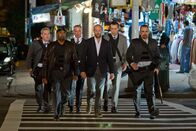 Safe - Todsicher – L-R: Detective Mears (James Colby), Detective Benoit (Barry Bradford), Captain Wolf (Robert John Burke), Luke Wright (Jason Statham), Detective Lasky (Matt O'Toole) und Detective Kolfax (Jay Giannone)