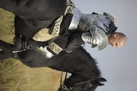 Die Welt der Ritter – Im späten Mittelalter hatten die Rüstungen der Ritter eine erstaunliche Entwicklung durchgemacht. Während einige Hightech- Rüstungen für den Zweikampf im Turnier perfektioniert worden waren, gab es auch reine Prunkrüstungen, in denen die Recken zwar glänzen, aber nicht kämpfen konnten.