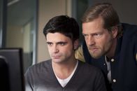 Der letzte Bulle – (2. Staffel) - Sind inzwischen ein eingespieltes Team, auch wenn ihre Ermittlungsmethoden überaus gegensätzlich sind: Mick Brisgau (Henning Baum, r.) und Andreas Kringge (Maximilian Grill, l.) ...