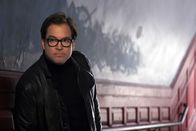 Bull – Ein neuer Fall für Bull (Michael Weatherly) und sein Team: E.J., ein selbstfahrendes Auto, soll für den Tod eines Mannes verantwortlich sein. Nun ist es an Bull, das Gegenteil zu beweisen. Doch das ist gar nicht so einfach ...