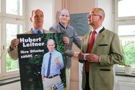 Die Rosenheim-Cops – Will jemand die Wiederwahl von Bürgermeister Leitner (Herbert Trattnigg, l.) gewaltsam verhindern? Ein starkes Motiv für Polizeichef Achtziger (Alexander Duda, r.).
