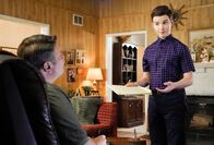 Young Sheldon – Lance Barber (George Cooper Sr.), Iain Armitage (Sheldon Cooper).