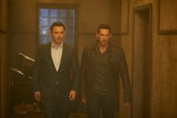Eliminators – FBI-Agent Thomas (Scott Adkins) und Ray Monroe (Daniel Caltagirone,l.).