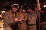 ZDF-History: Das Boot - Die Dokumentation: Jäger – Ein U-Boot-Kommandant und zwei Offiziere beim Bestimmen eines gesichteten Schiffes.