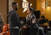 Call Me Kat – Daniel (Lamorne Morris, l.); Randi (Kyla Pratt, r.)