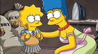 Die Simpsons – Lisa (l.) beschließt die Schule zu wechseln und will nun die Cloisters-Akademie, eine Eliteschule, besuchen. Marge (r.) hat einen ganz besonderen Weg gefunden, ihrer Tochter den Besuch auf dieser Privatschule zu ermöglichen.