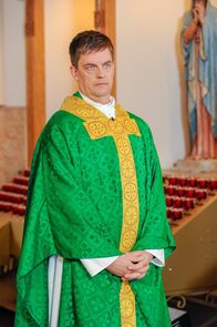 Kevin Can Wait – Jim Breuer (Father Philip).