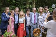 Sturm der Liebe – Sturm der Liebe feiert Jubiläum: in der Folge 3000 (voraussichtlicher Sendetermin: 20.09.2018) dreht sich passend dazu alles um den 75. Geburtstag von Werner Saalfeld und sein rauschendes Geburtstagsfest. Arbeitsfoto: Beim Dreh zur 3000. Folge (v.l.n.r.): Alexander Milz (William), Lucy Scherer (Marlene), Erich Altenkopf (Michael), Sarah Stork (Sandra), Moritz Tittel (Konstantin), Dirk Galuba (Werner), Melanie Wiegmann (Natascha) und Daniel Fünfrock (Moritz).