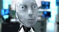 I, Robot – Noch weiß niemand, dass Roboter Sonny neben einer logisch agierenden Einheit auch eine für Emotionen besitzt und nicht an den Zentralcomputer angeschlossen wurde. Denn er ist in einer besonderen Mission unterwegs ...