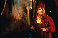 Brazil – Heizungsinstallateur Spoor (Bob Hoskins) macht in Sams Wohnung eine beunruhigende Entdeckung, als er wegen eines scheinbar gewöhnlichen Heizungsschadens gerufen wird.
