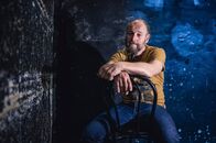 Kabarett am Freitag – Fototermin mit Roland Düringer für ServusTV's "Österreichische Kabarett-Legenden - Roland Düringer".