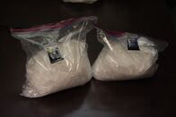 Schmugglern auf der Spur – Test pouches turn blue which confirm it's positive for methamphetamine. (National Geographic/Lucky 8 TV)