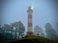 Strände Europas – Der Leuchturm von Nida in der Winterdämmerung.